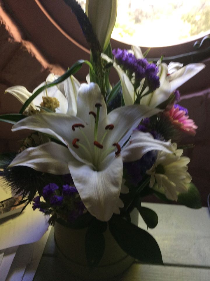 This image has an empty alt attribute; its file name is flowers-1.jpg